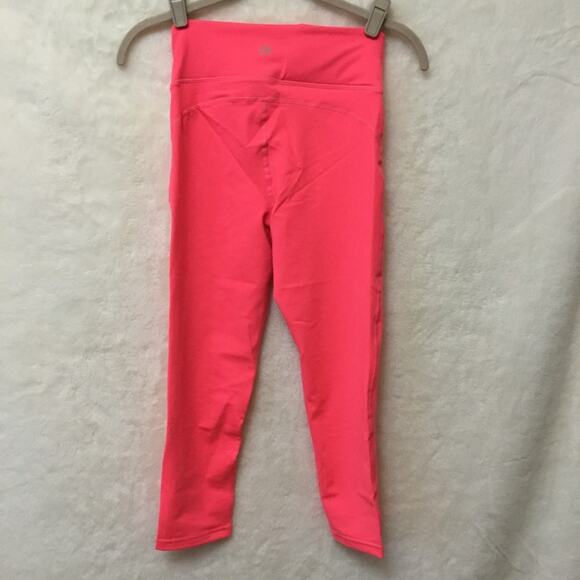 GapFit Bright Neon Pink Compression Capris - Picture 2 of 11